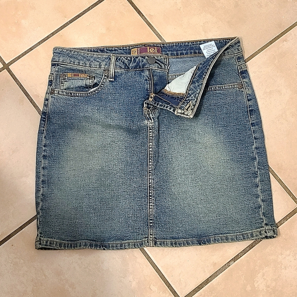 l.e.i mini skirt